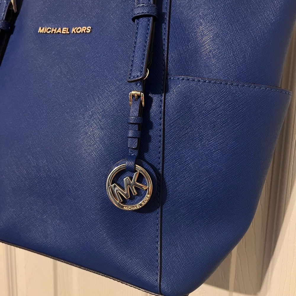 Michael Kors - Jet Set Electric Blue Saffiano Leather Shoulder Bag - Picture 7 of 8